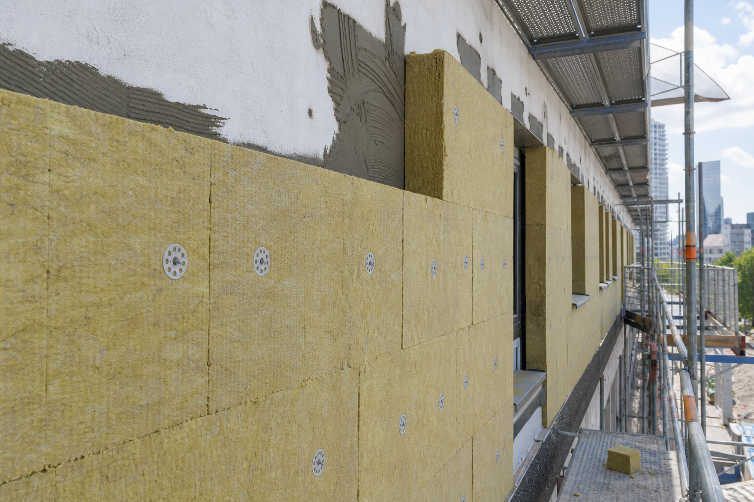 External thermal insulation boards installed on a multi-story building facade